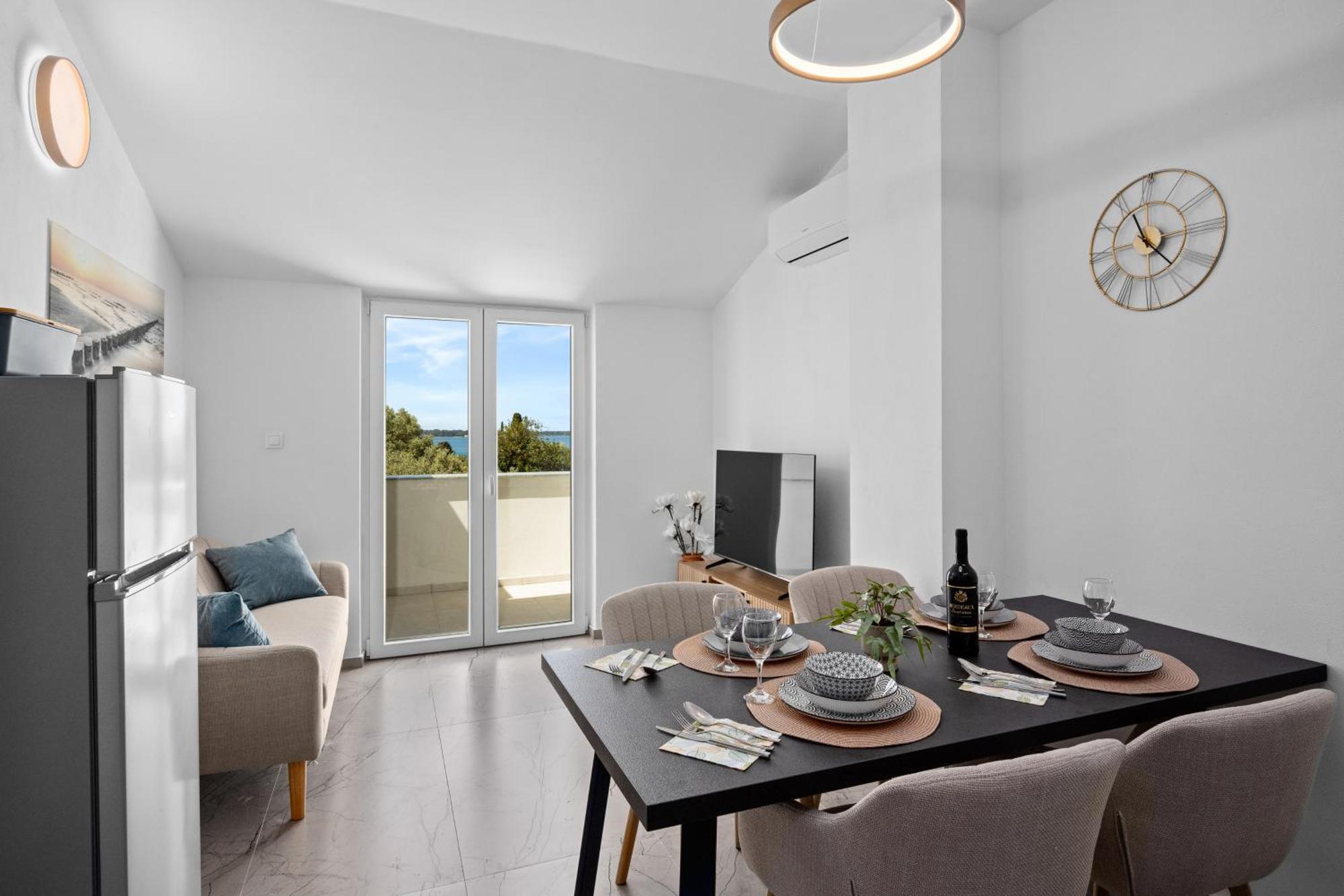 Apartment Nenad - Amazing Sea View ! Only 500 Meters From The Beach ! Fazana Luaran gambar