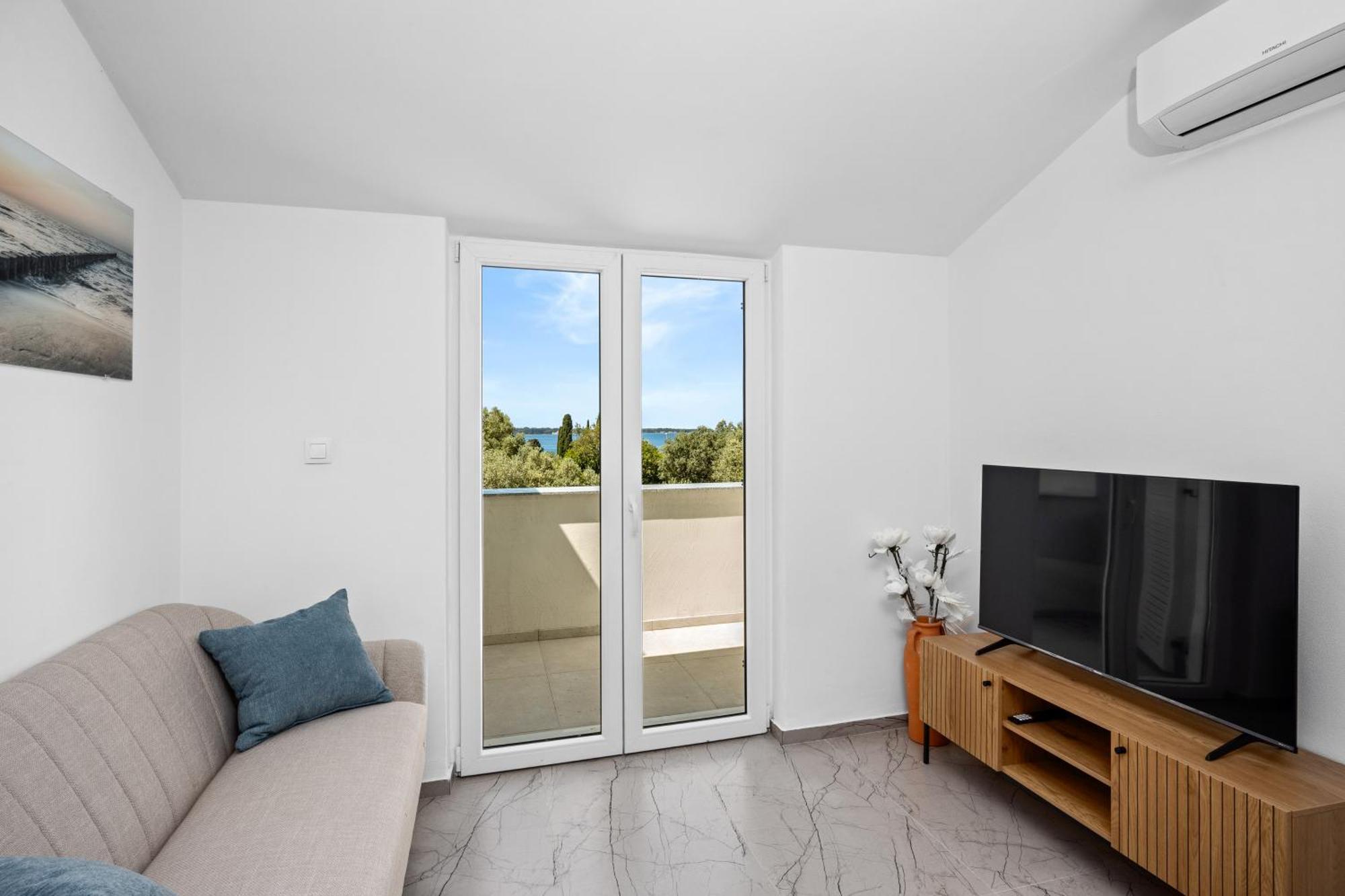 Apartment Nenad - Amazing Sea View ! Only 500 Meters From The Beach ! Fazana Luaran gambar